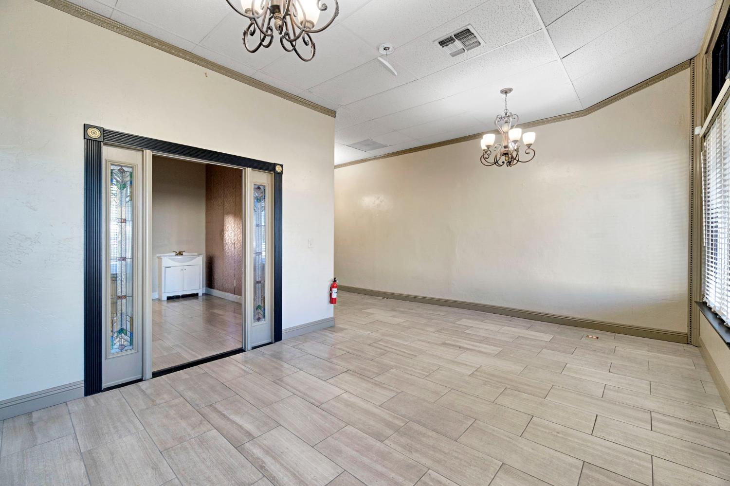 222 Heinlen St, Lemoore, CA 93245