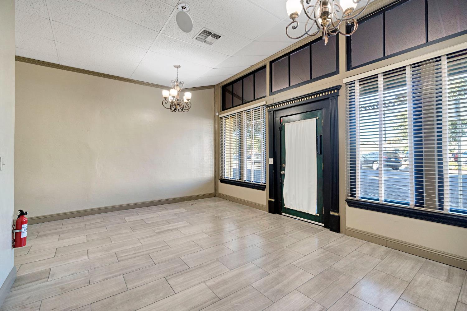 222 Heinlen St, Lemoore, CA 93245