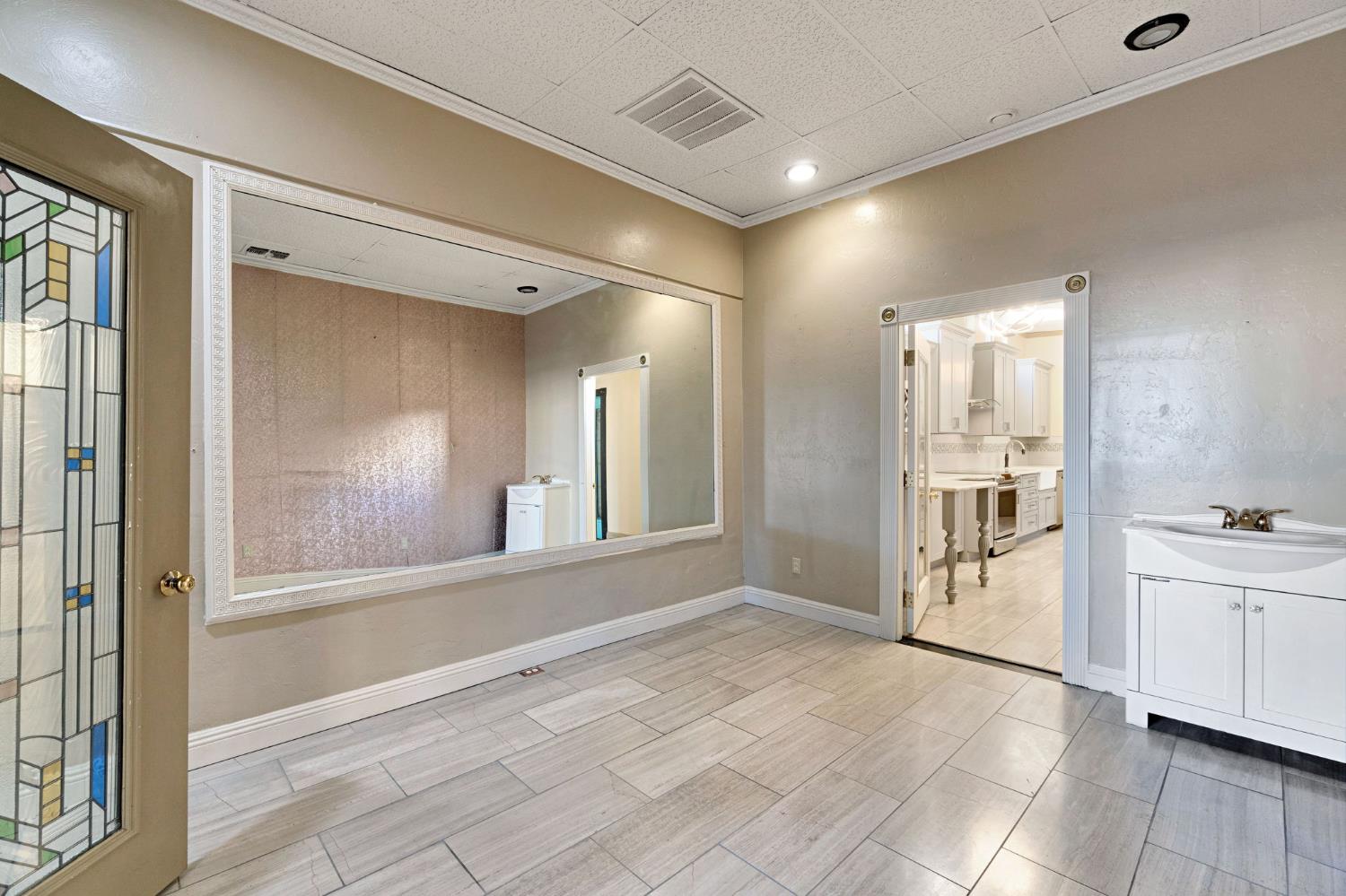 222 Heinlen St, Lemoore, CA 93245