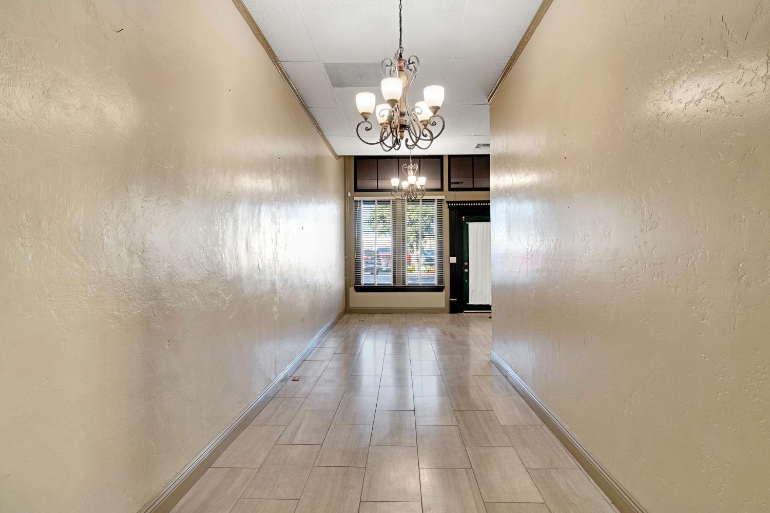 222 Heinlen St, Lemoore, CA 93245