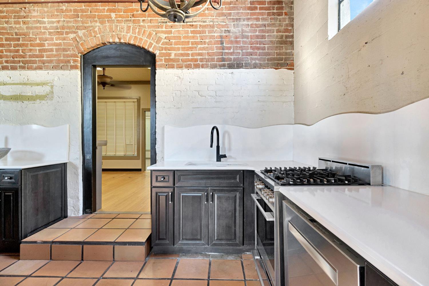 222 Heinlen St, Lemoore, CA 93245
