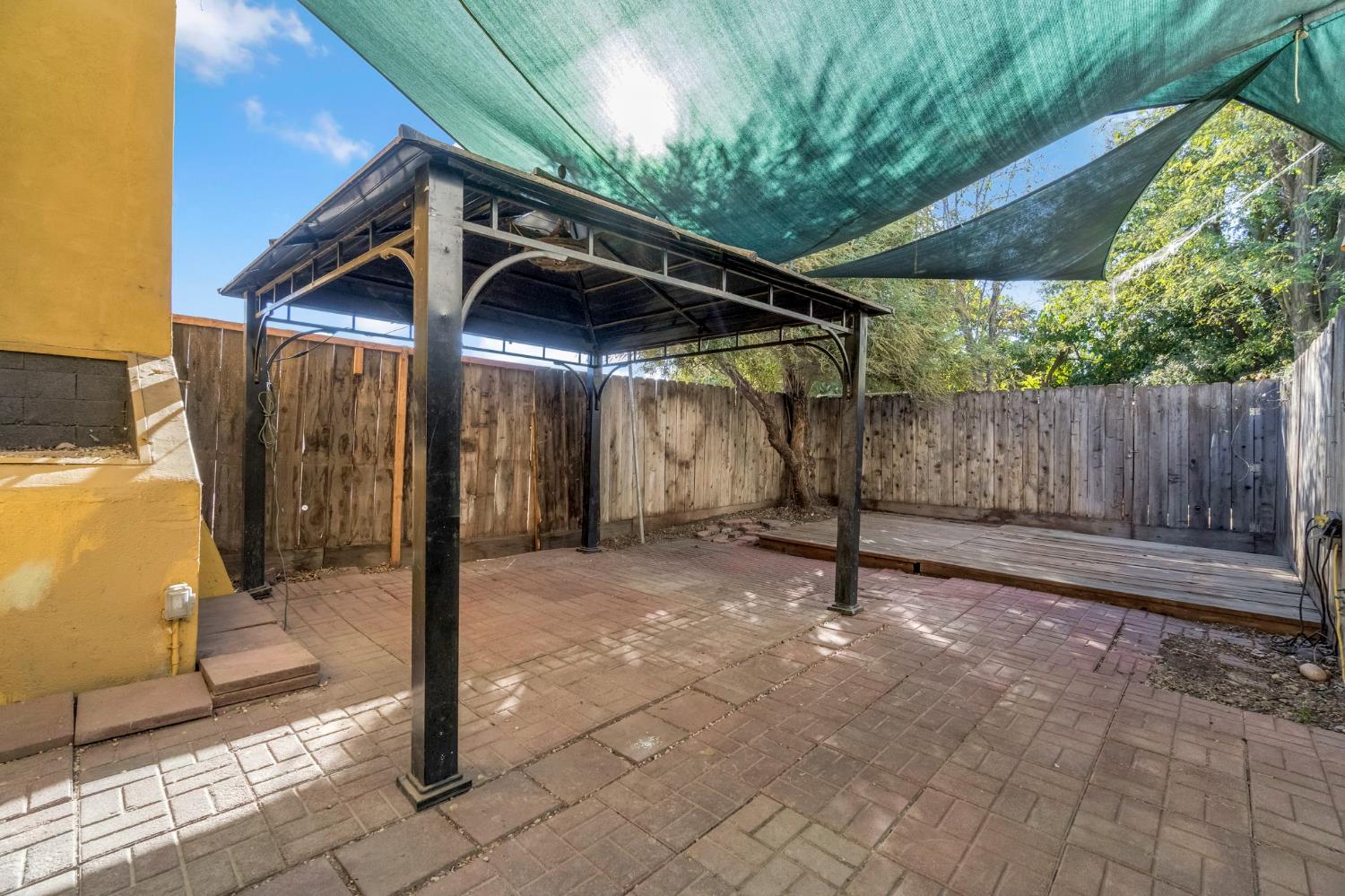 222 Heinlen St, Lemoore, CA 93245