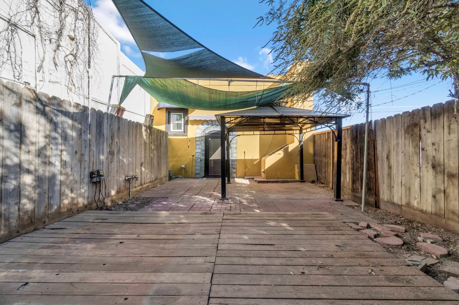 222 Heinlen St, Lemoore, CA 93245