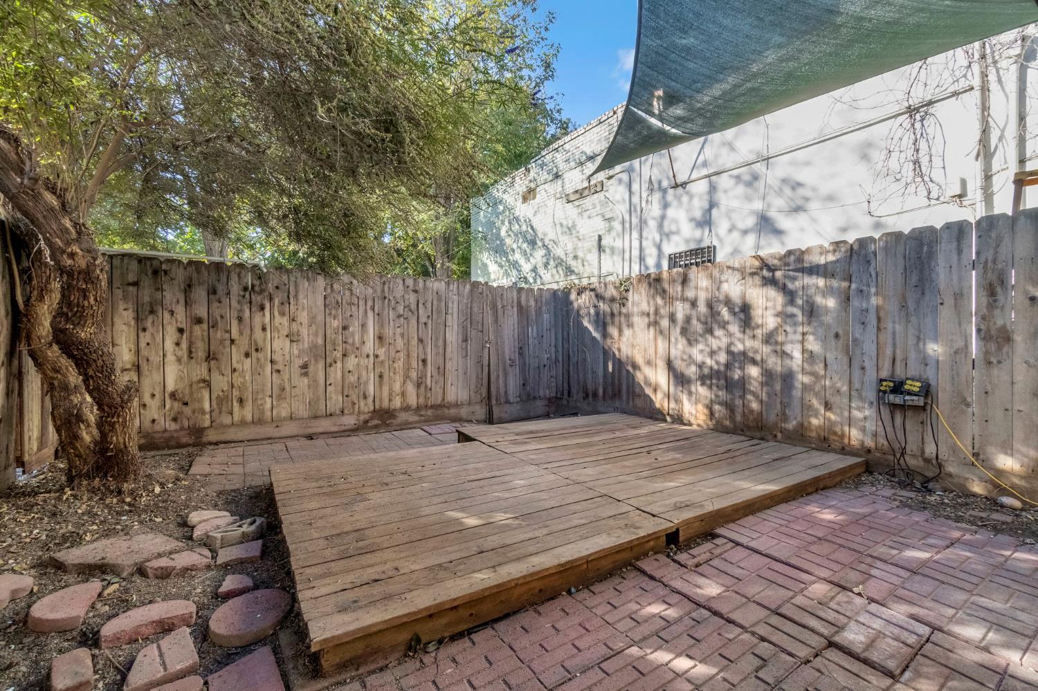 222 Heinlen St, Lemoore, CA 93245