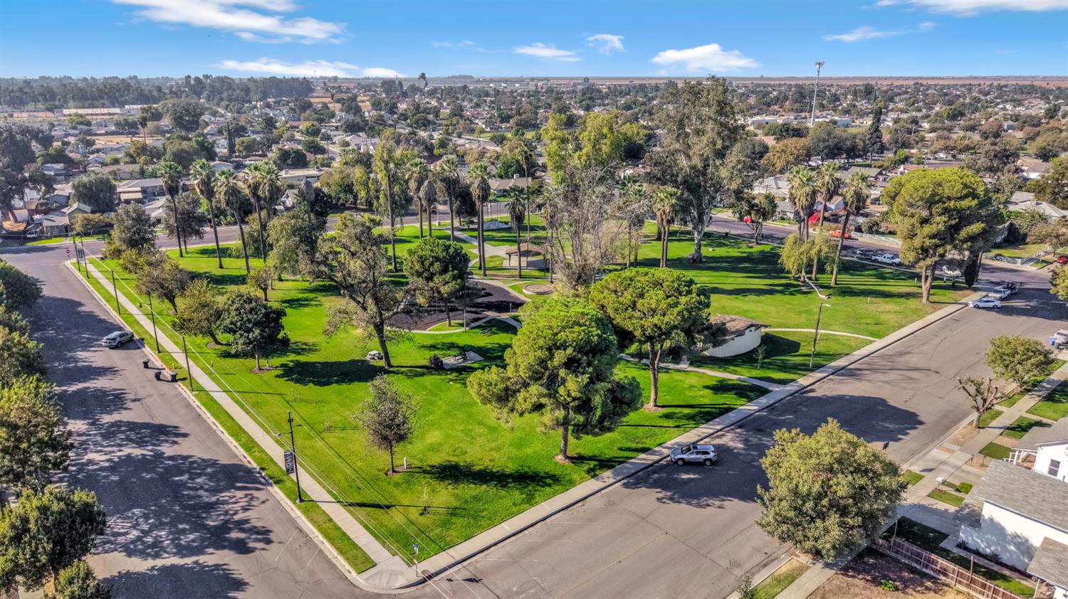222 Heinlen St, Lemoore, CA 93245