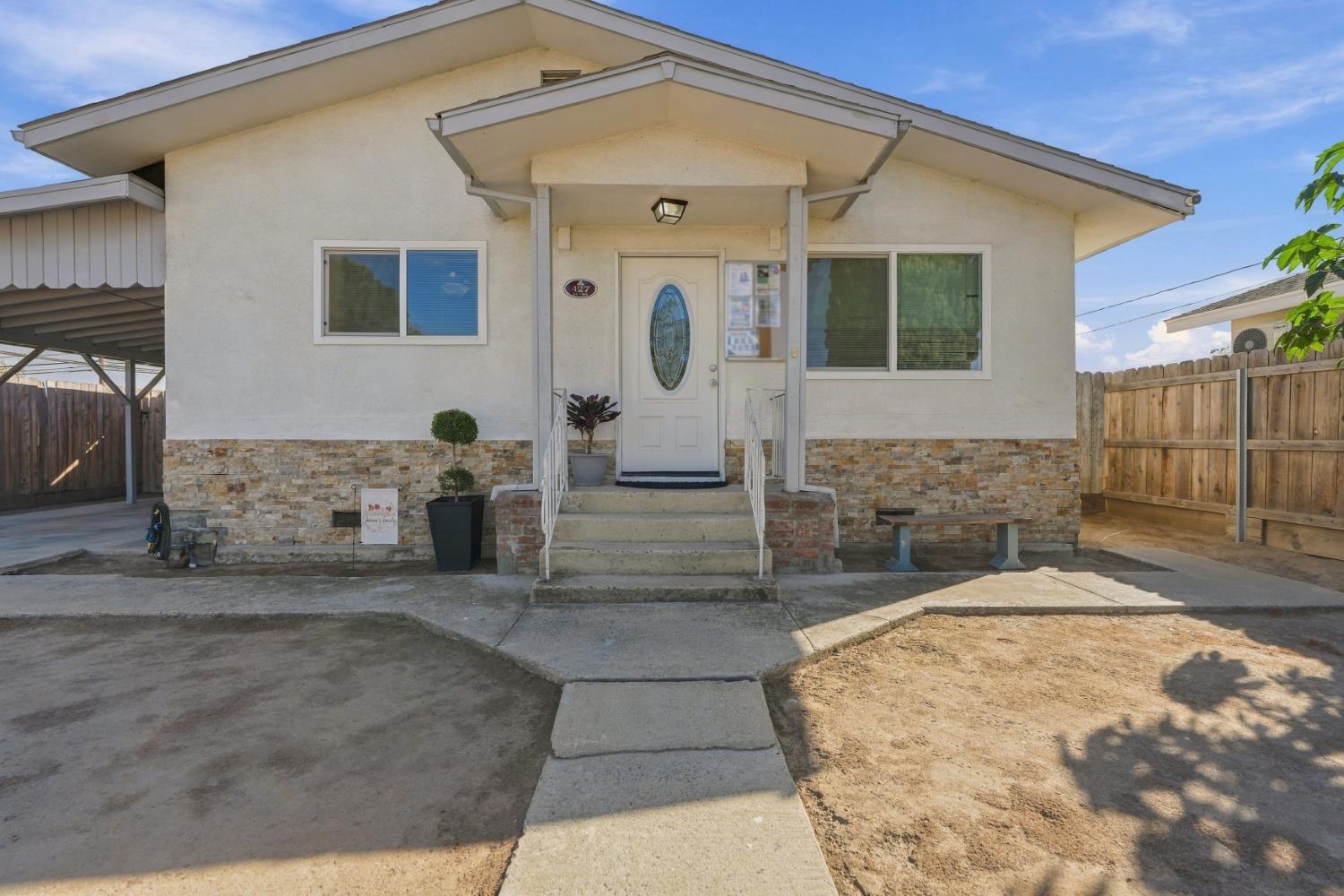 427 E 11Th St, Hanford, CA 93230