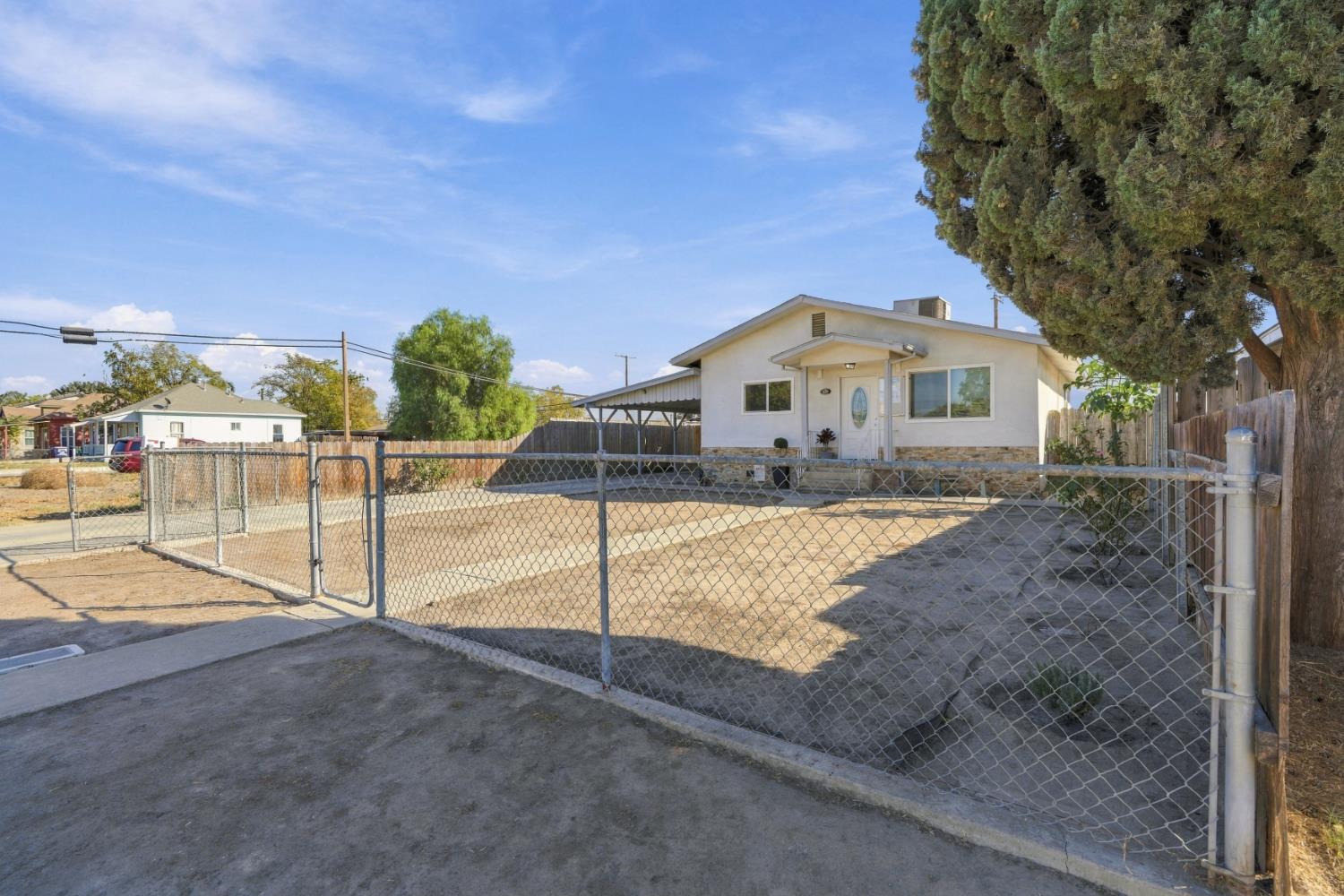 427 E 11Th St, Hanford, CA 93230