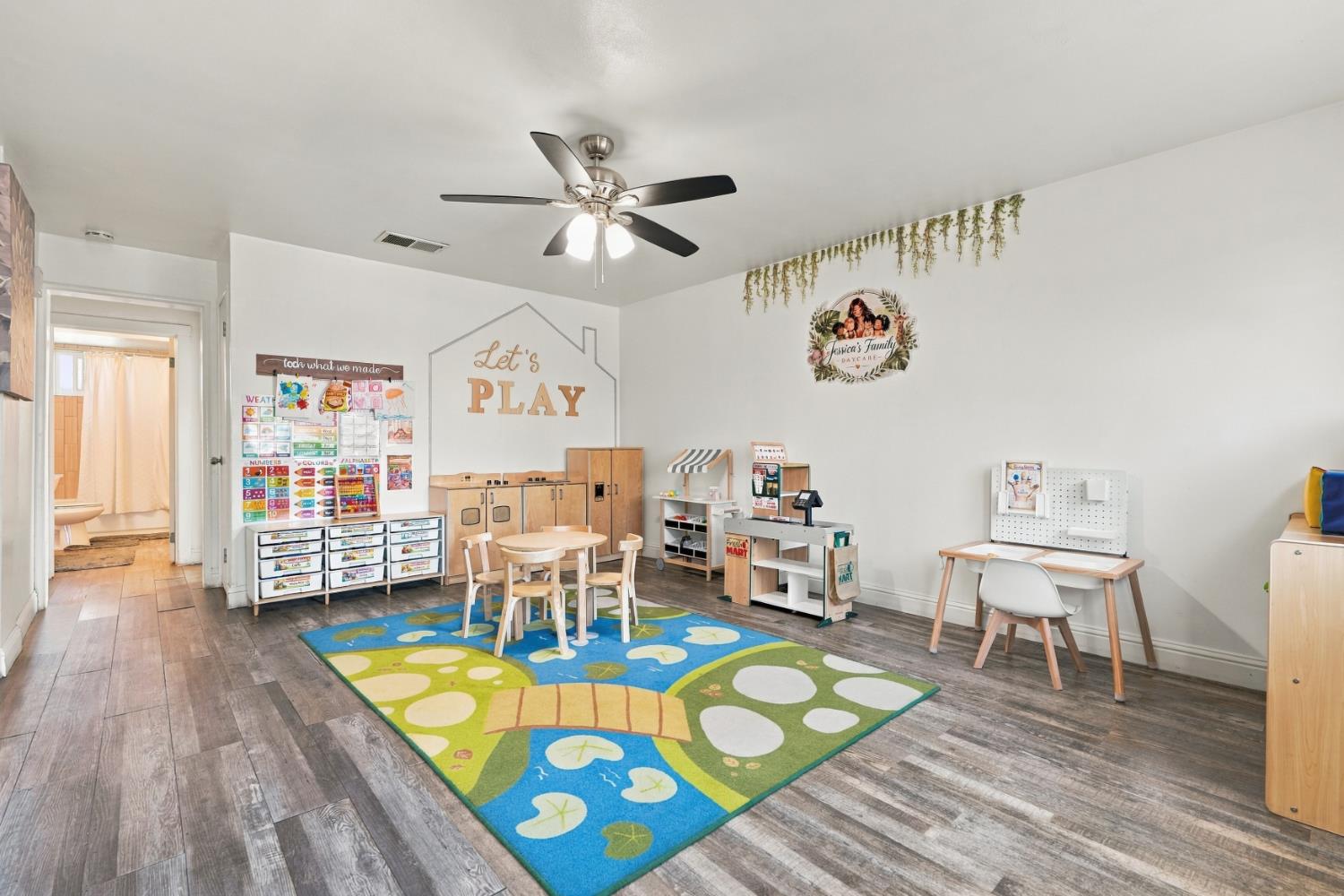 427 E 11Th St, Hanford, CA 93230