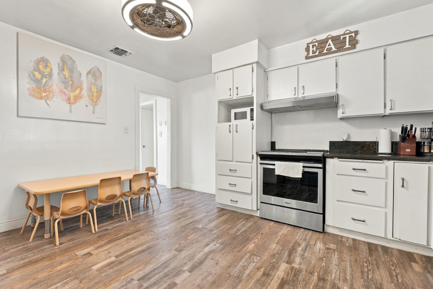 427 E 11Th St, Hanford, CA 93230