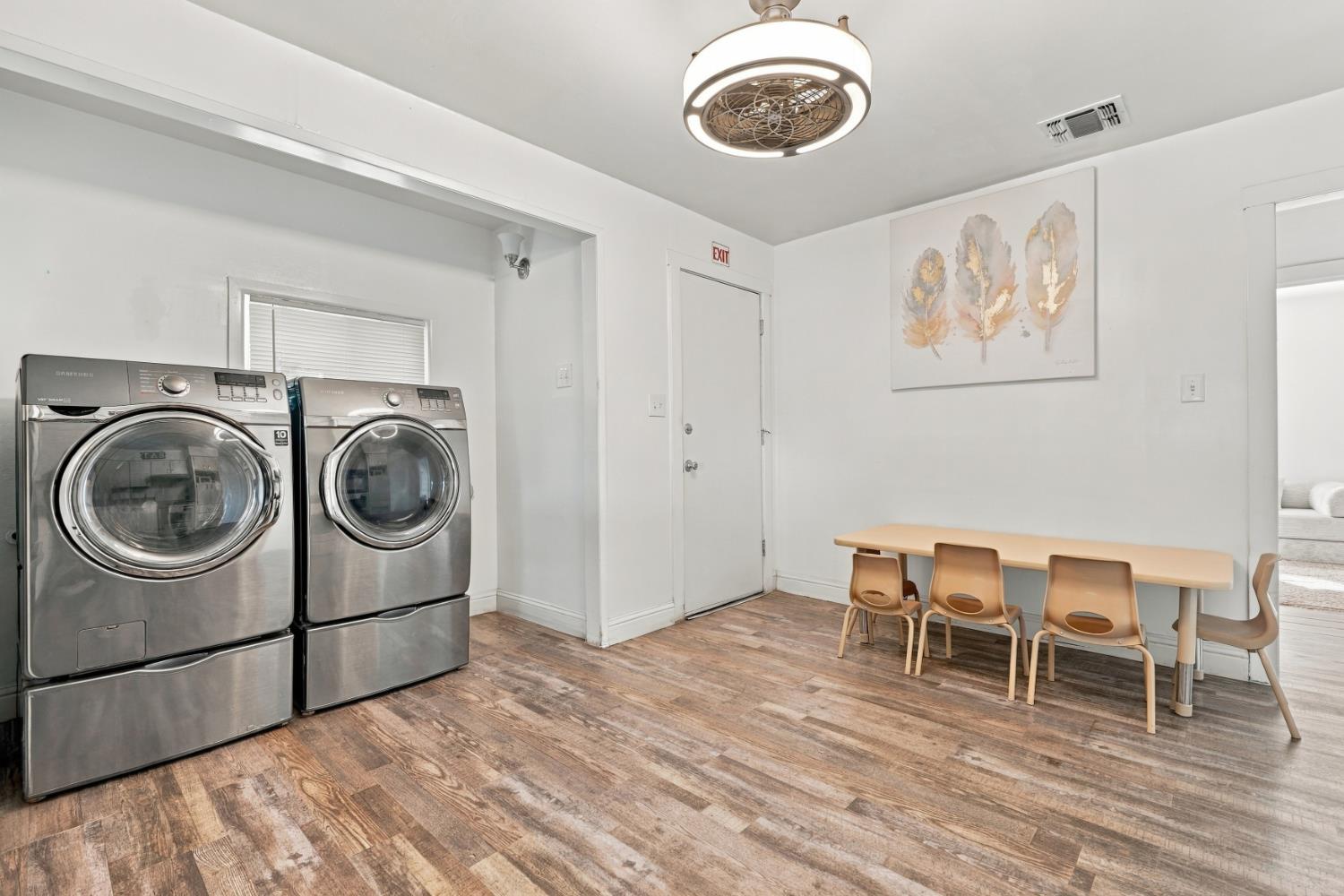427 E 11Th St, Hanford, CA 93230