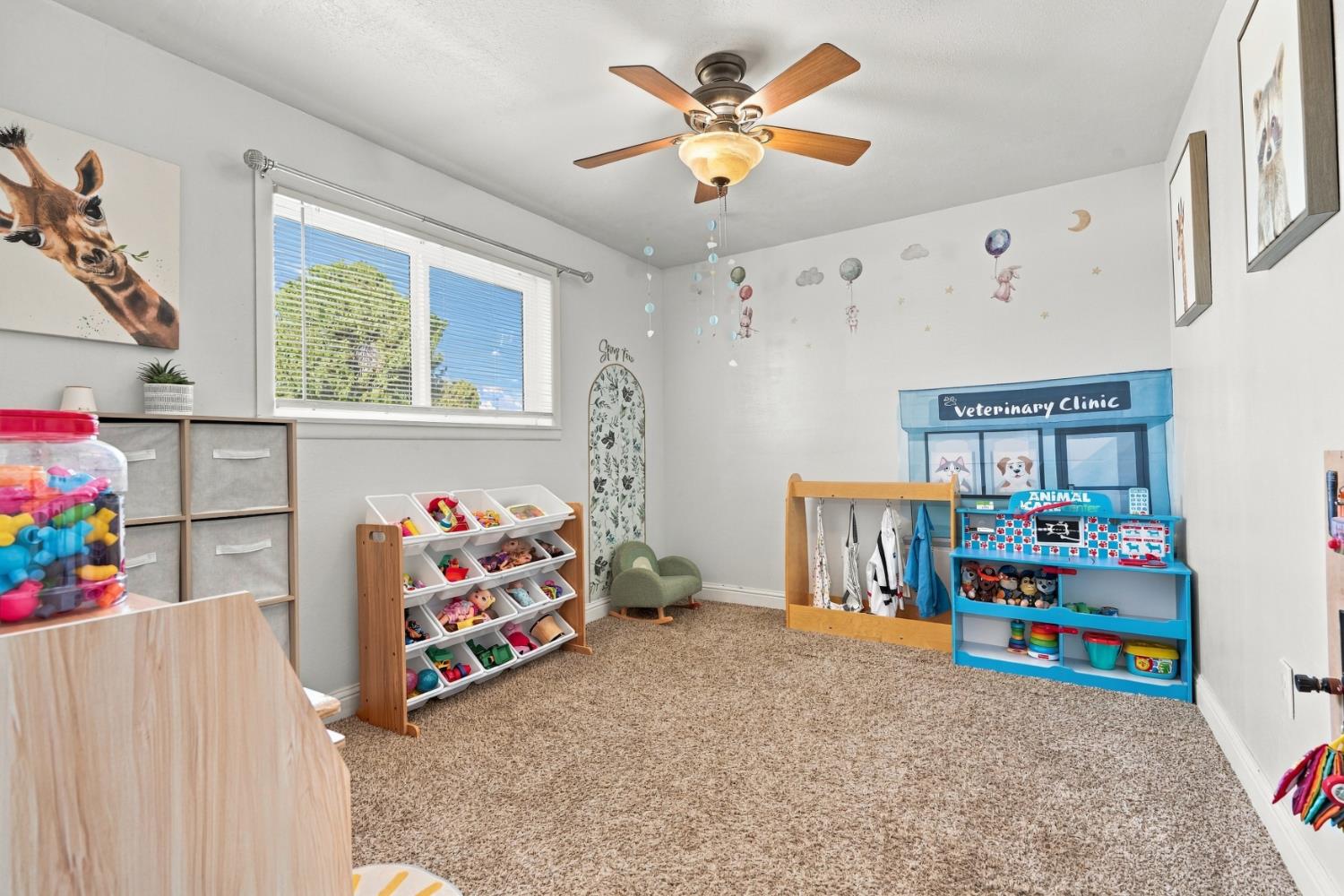 427 E 11Th St, Hanford, CA 93230