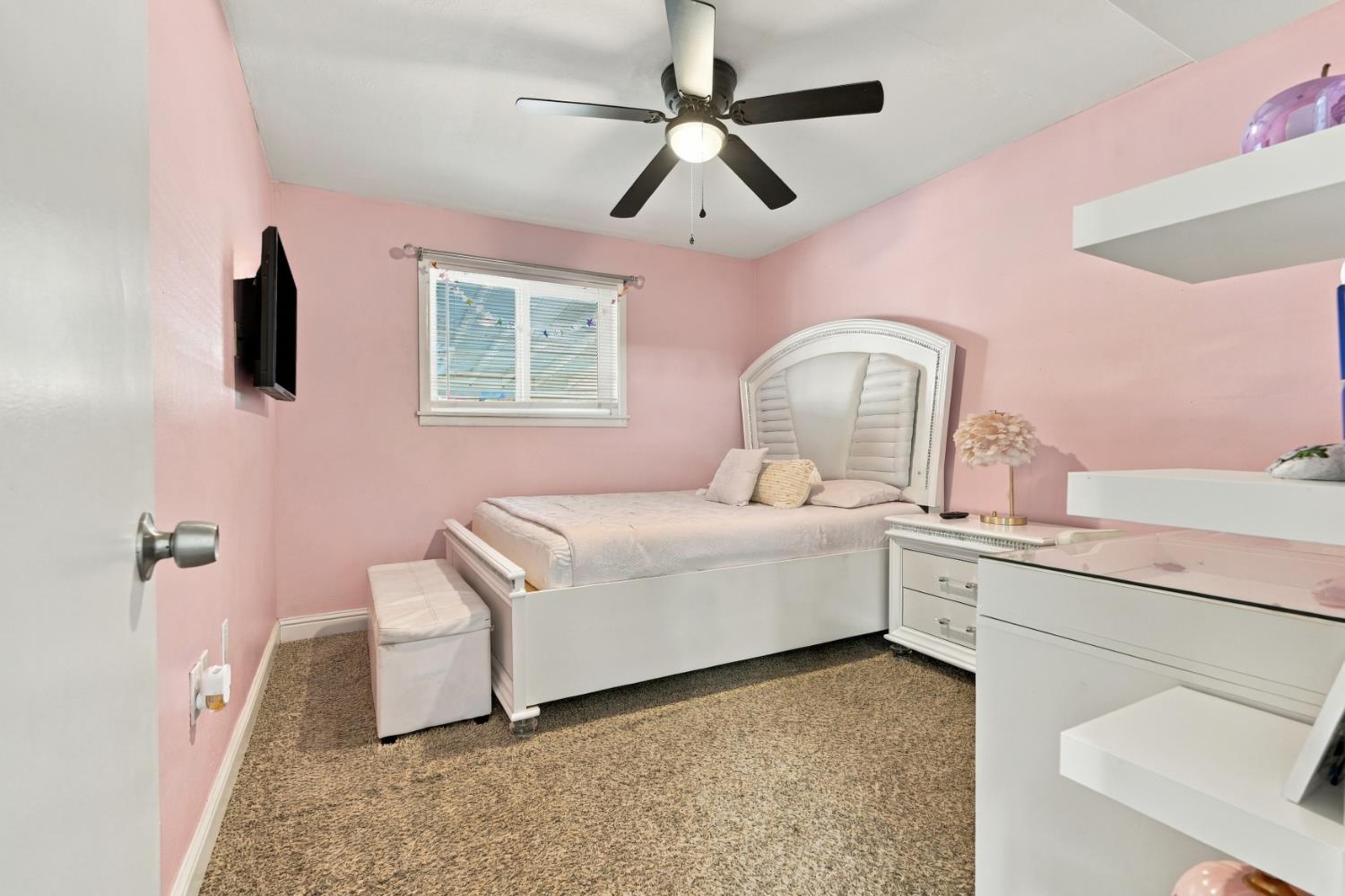 427 E 11Th St, Hanford, CA 93230