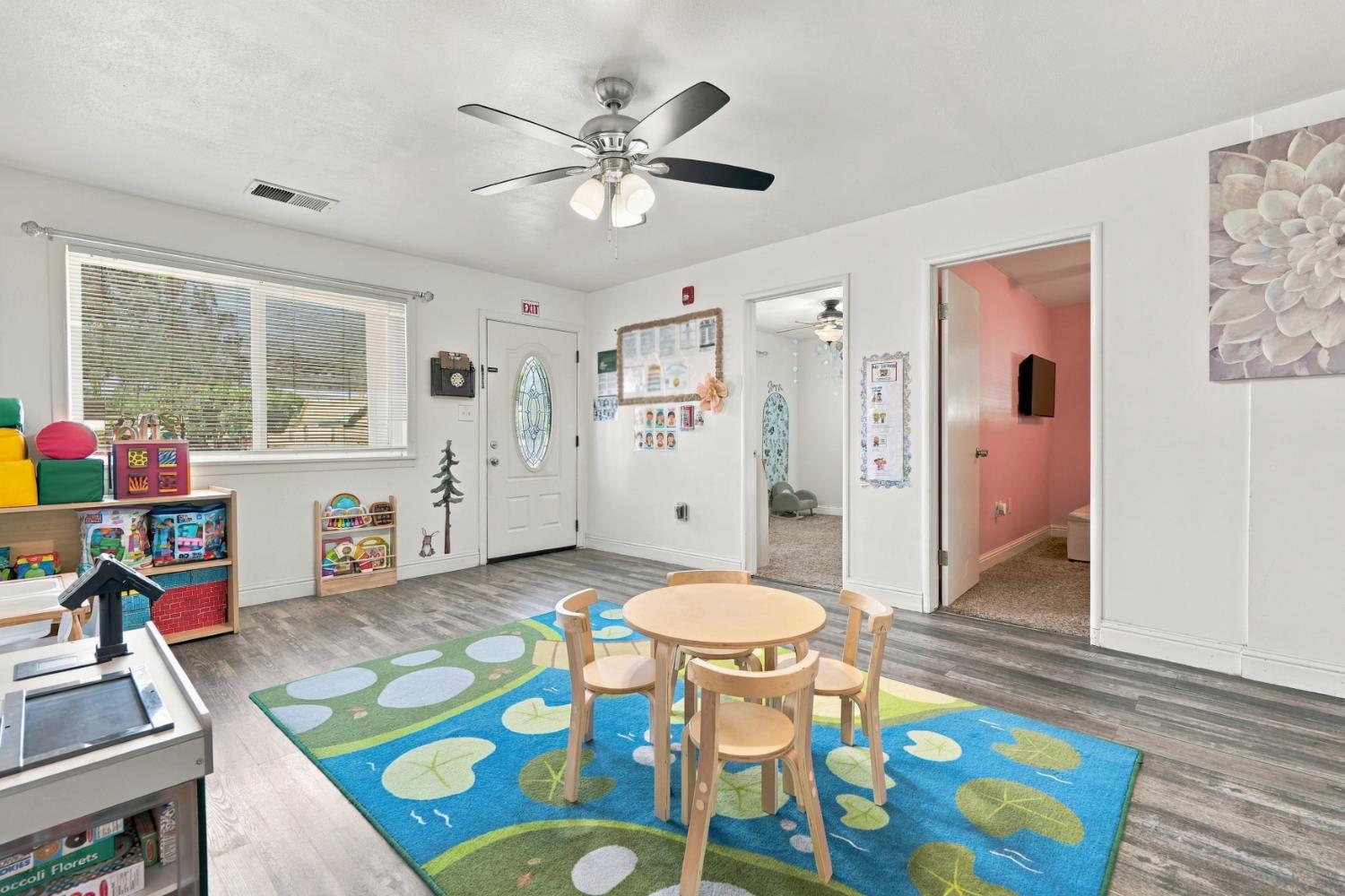 427 E 11Th St, Hanford, CA 93230