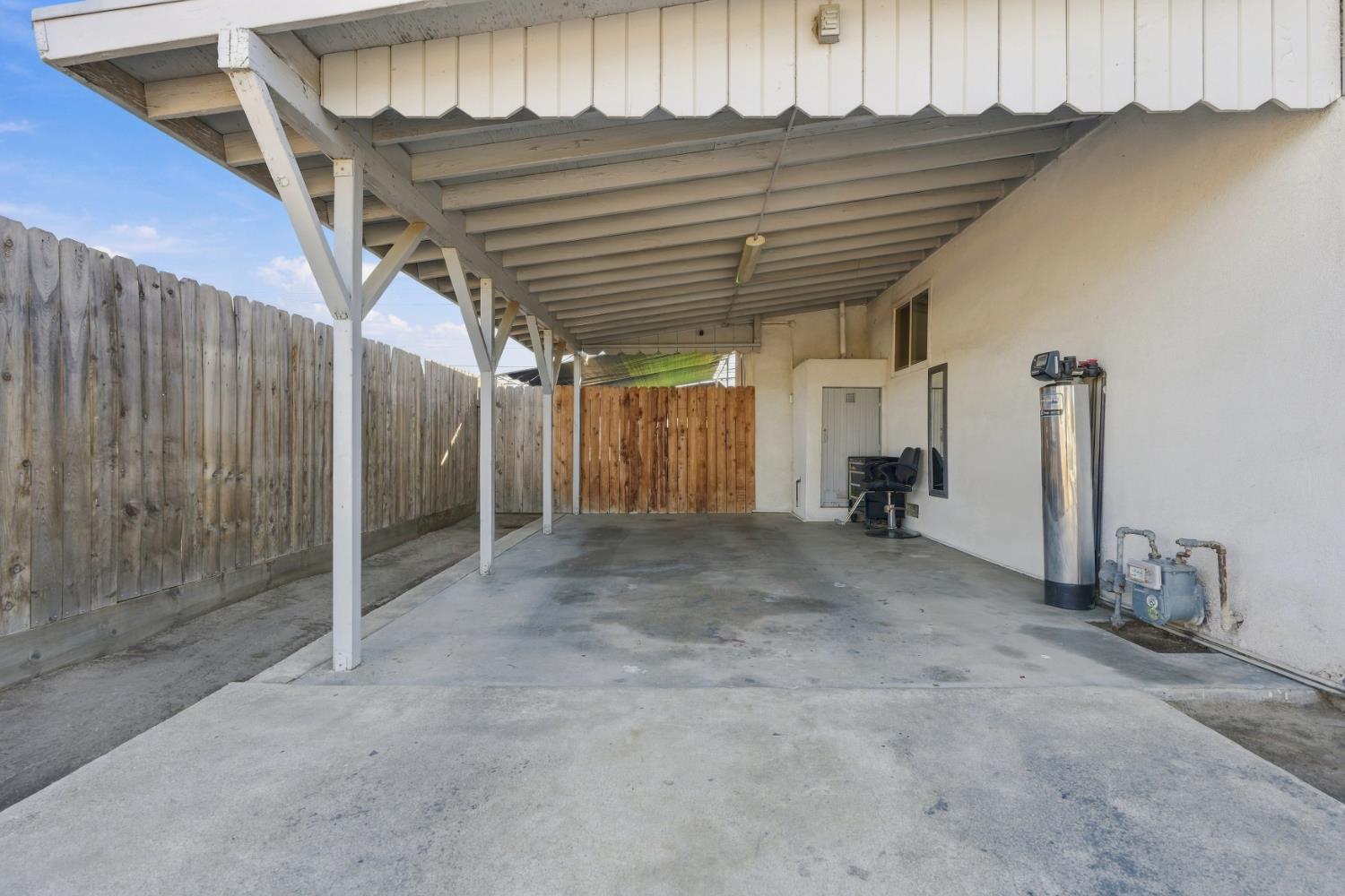 427 E 11Th St, Hanford, CA 93230