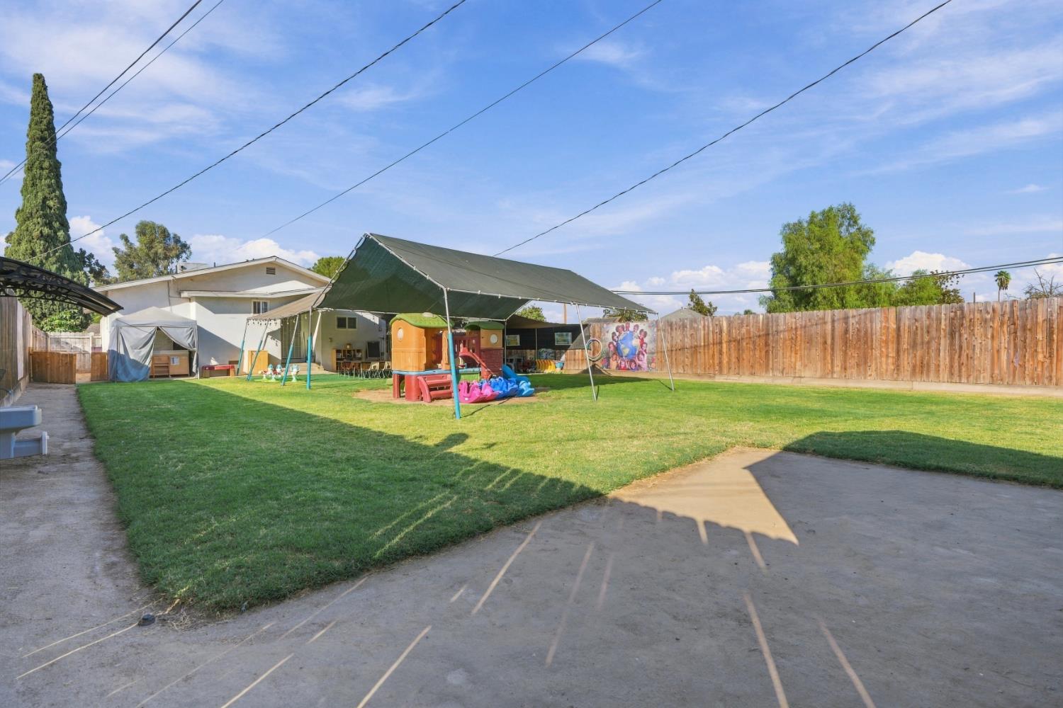 427 E 11Th St, Hanford, CA 93230