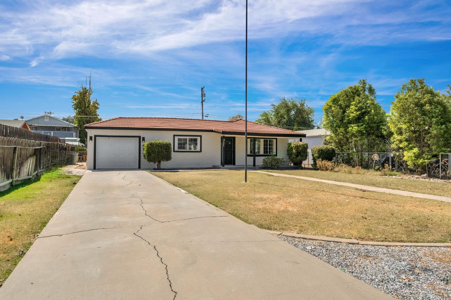 333 Oleander Ave, Lemoore, CA 93245