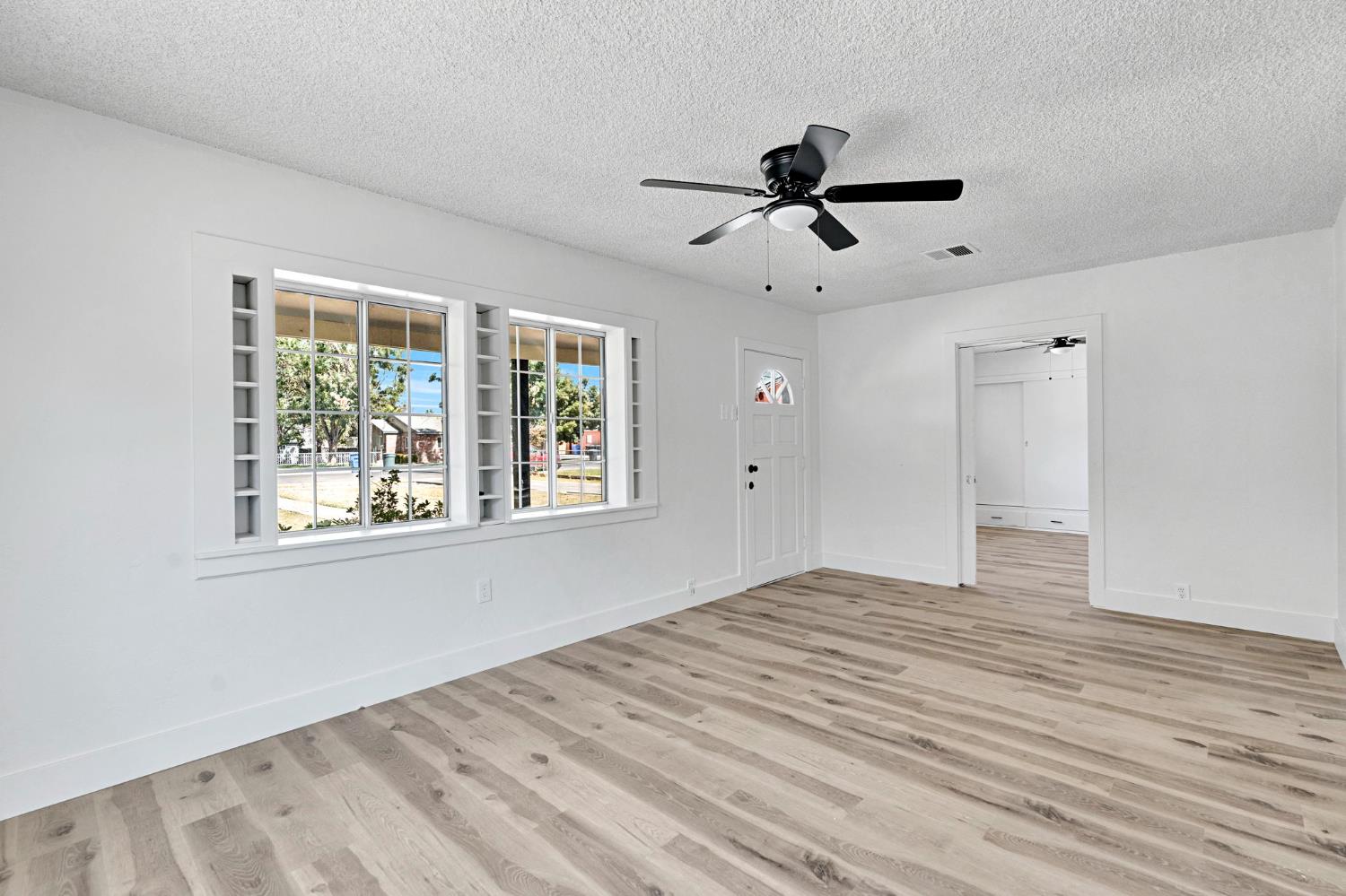 333 Oleander Ave, Lemoore, CA 93245