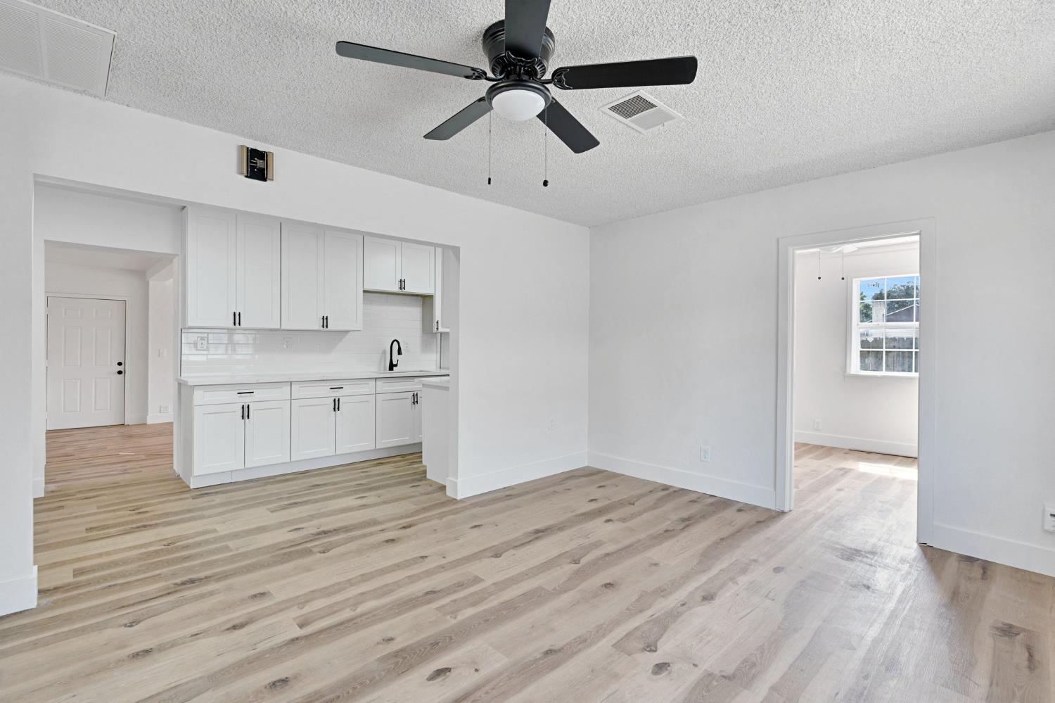 333 Oleander Ave, Lemoore, CA 93245