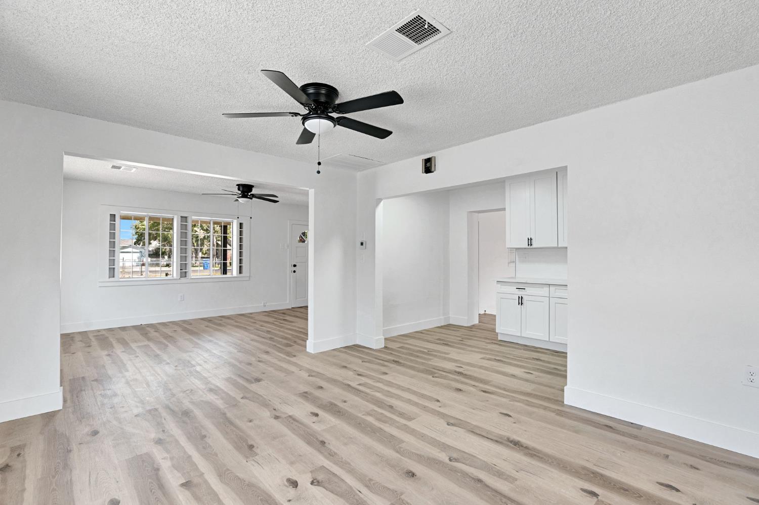 333 Oleander Ave, Lemoore, CA 93245
