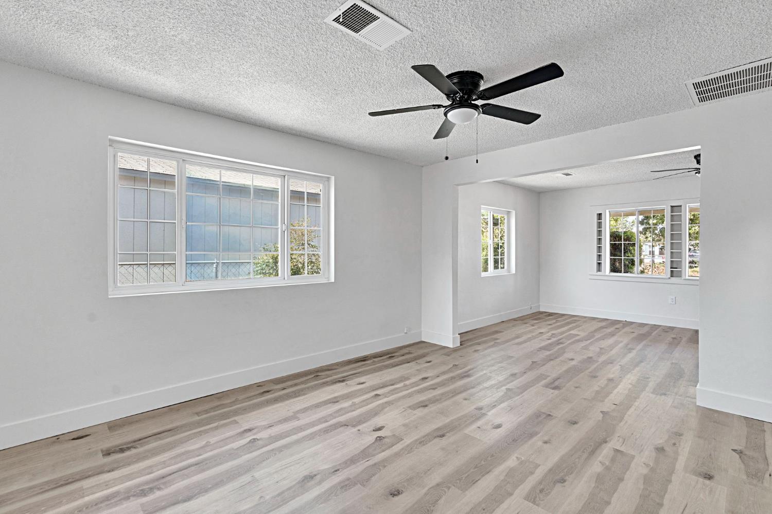 333 Oleander Ave, Lemoore, CA 93245