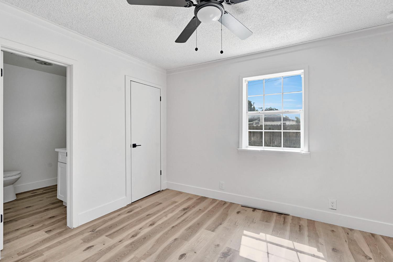 333 Oleander Ave, Lemoore, CA 93245