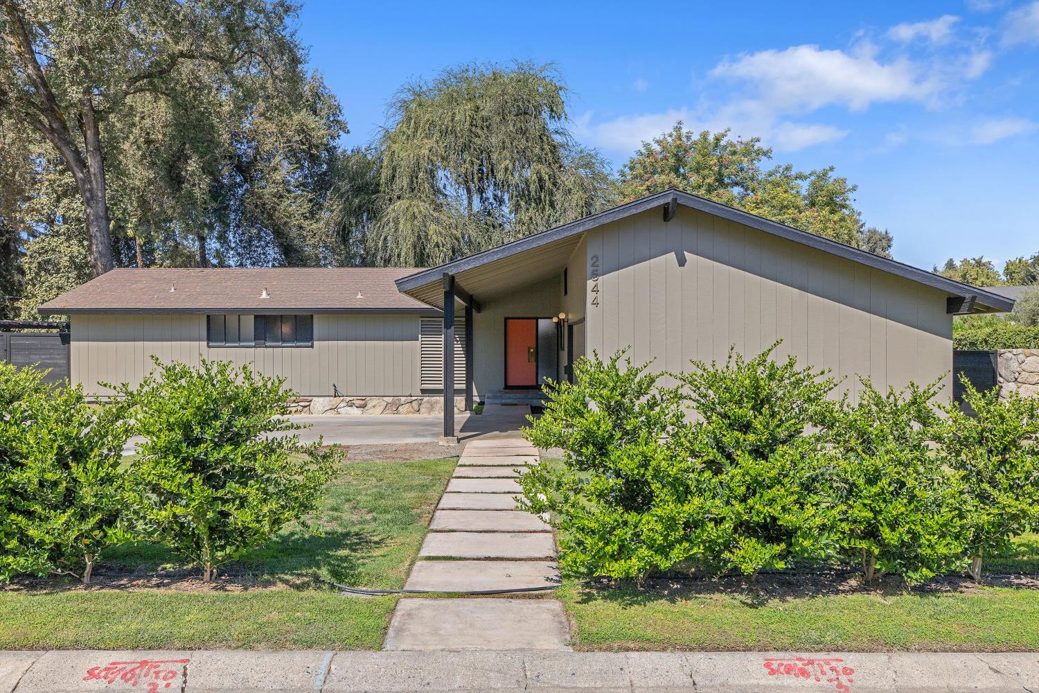 2544 W Keogh Ave, Visalia, CA 93291