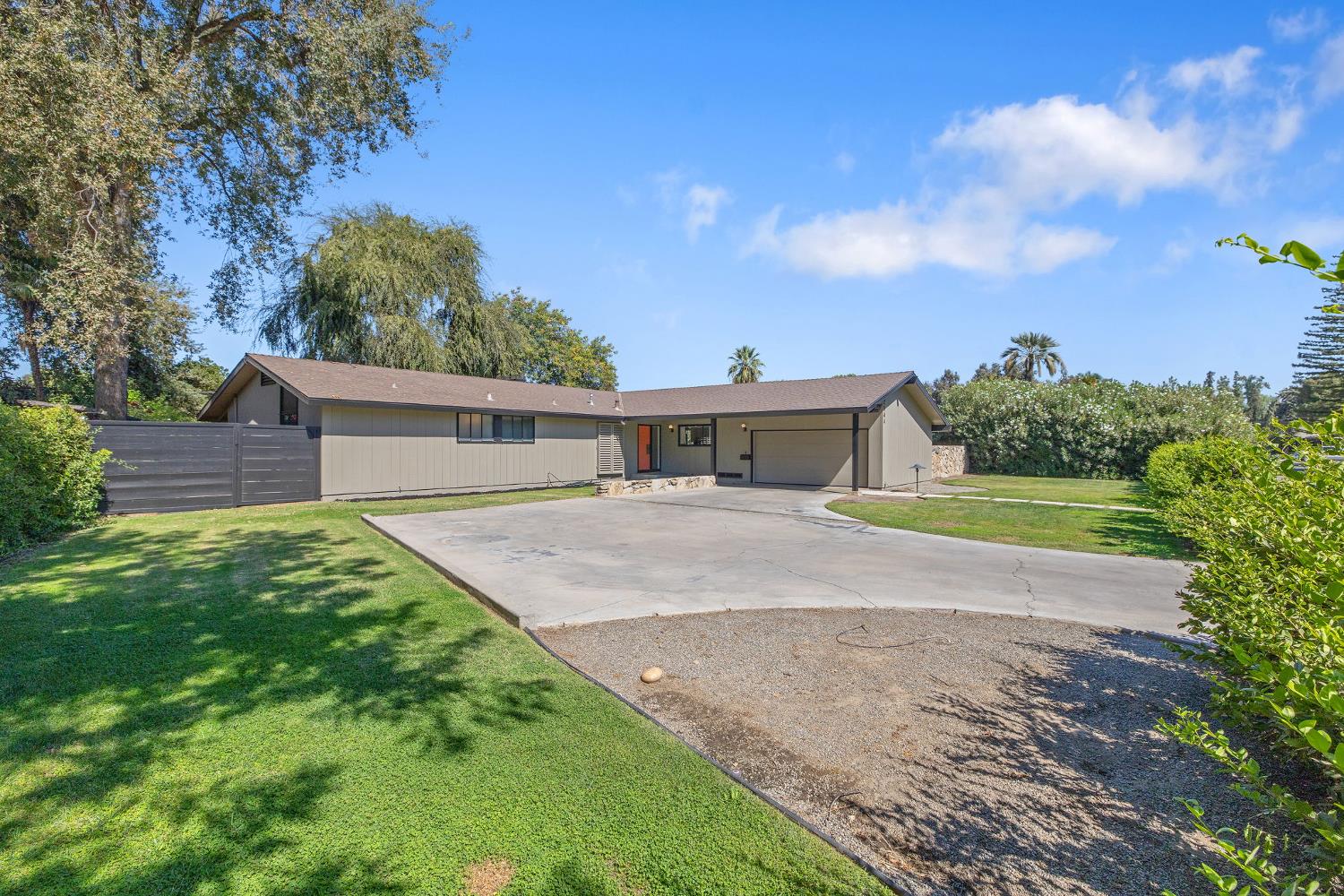 2544 W Keogh Ave, Visalia, CA 93291