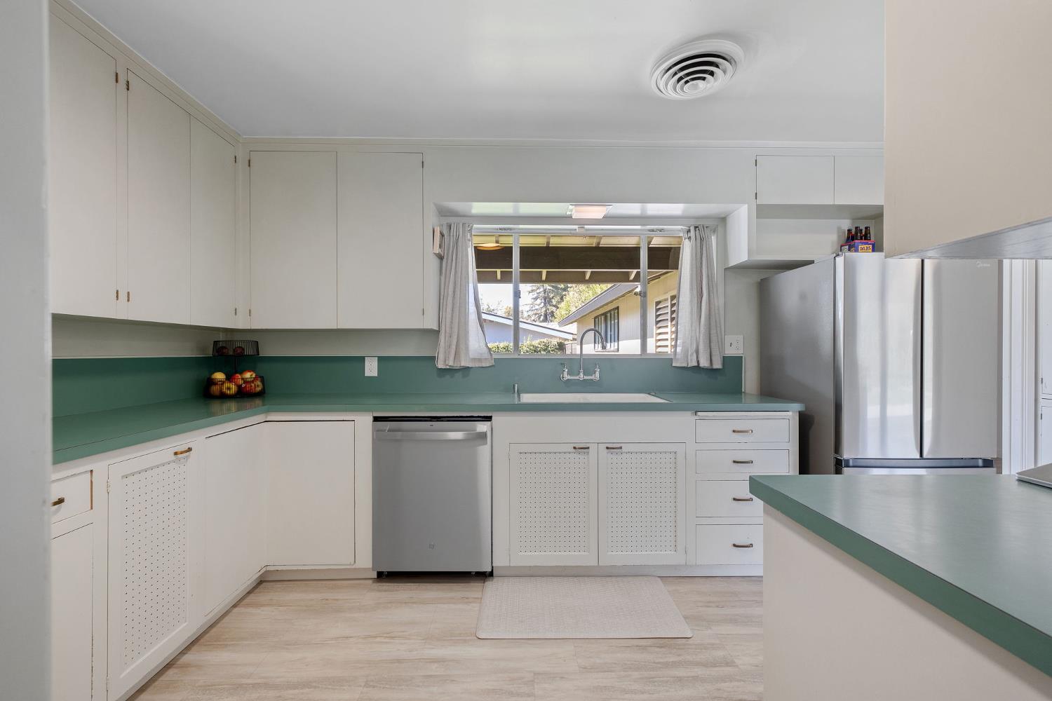2544 W Keogh Ave, Visalia, CA 93291