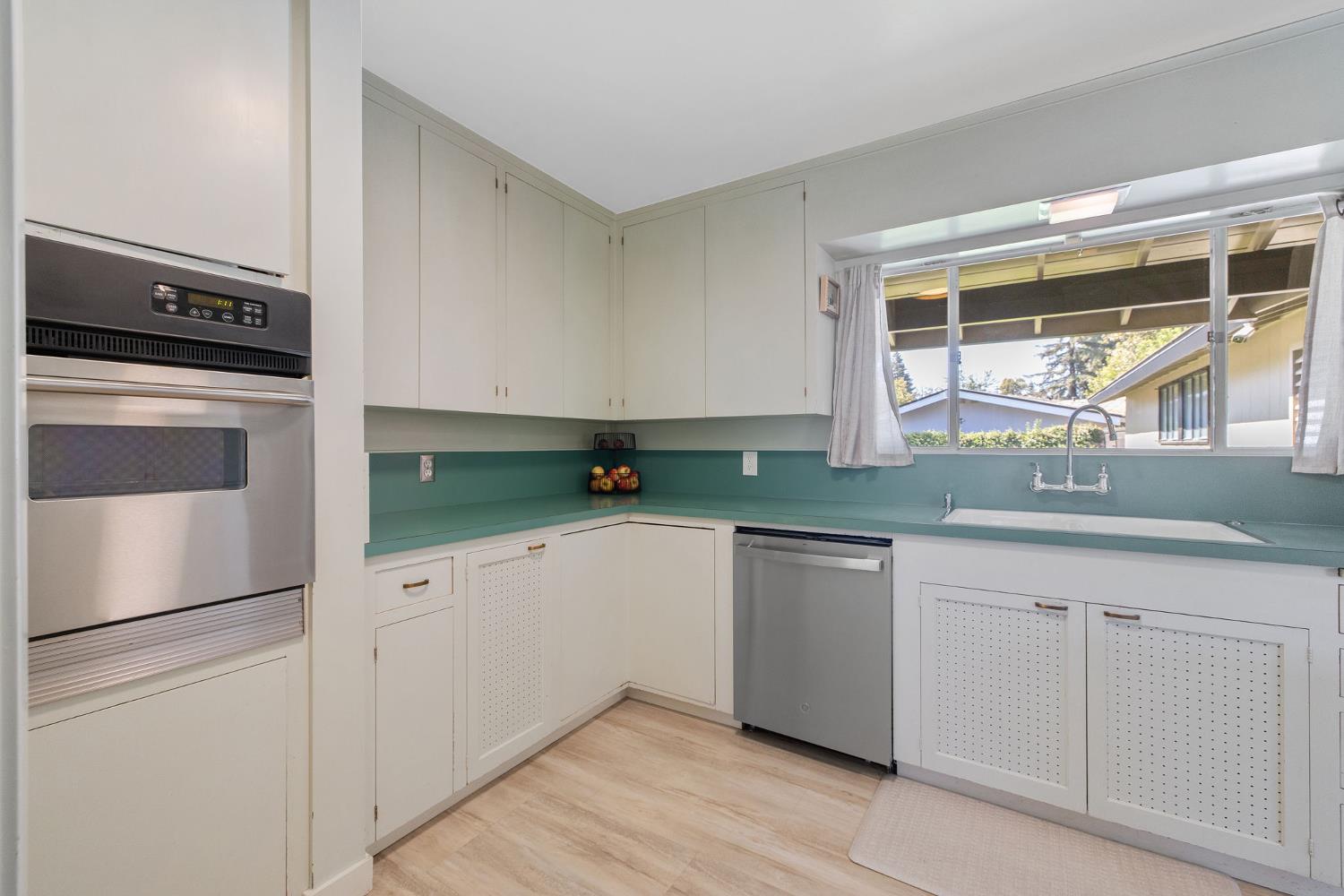 2544 W Keogh Ave, Visalia, CA 93291