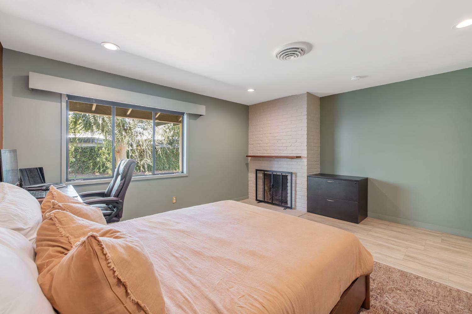 2544 W Keogh Ave, Visalia, CA 93291