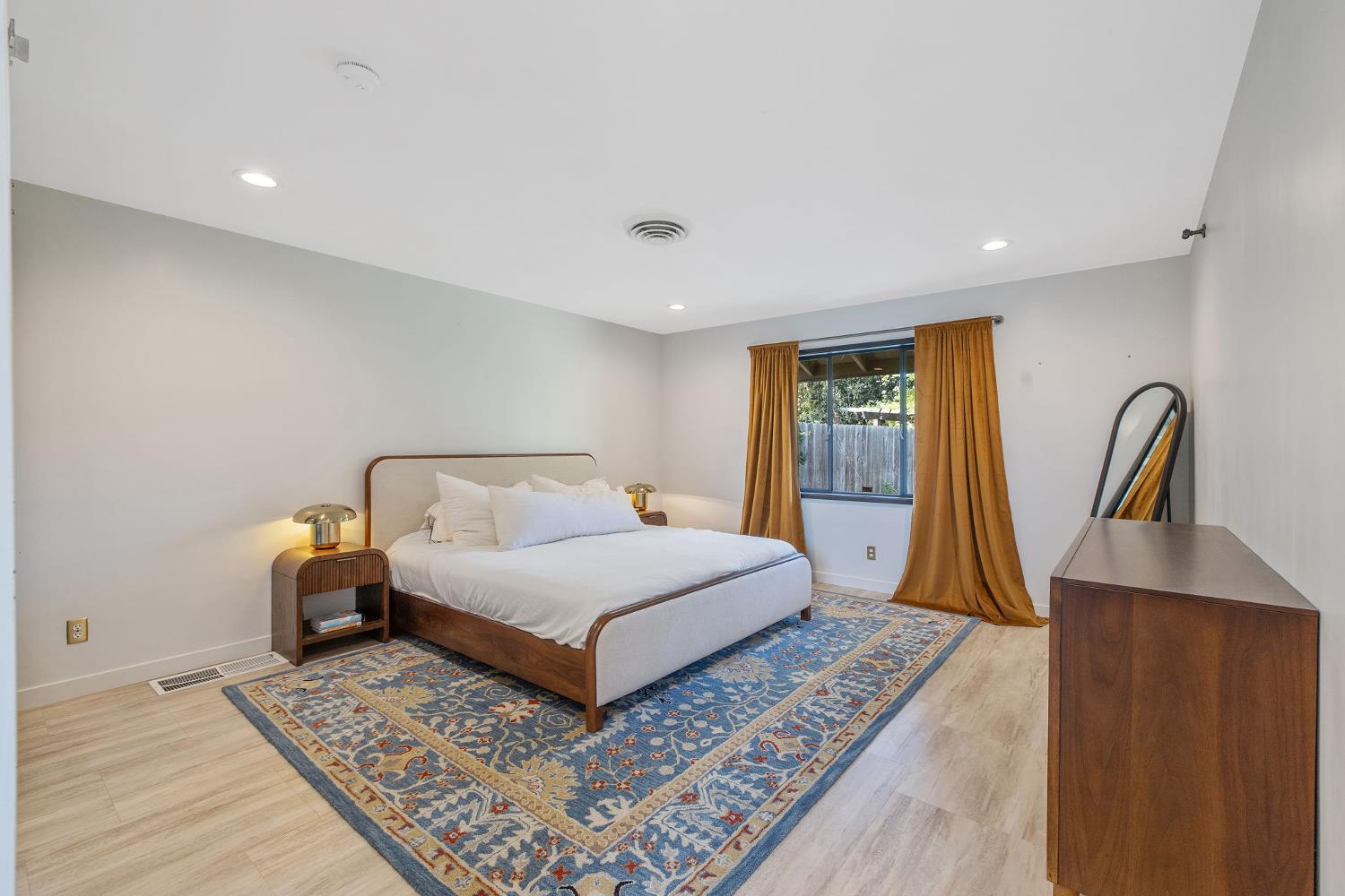 2544 W Keogh Ave, Visalia, CA 93291