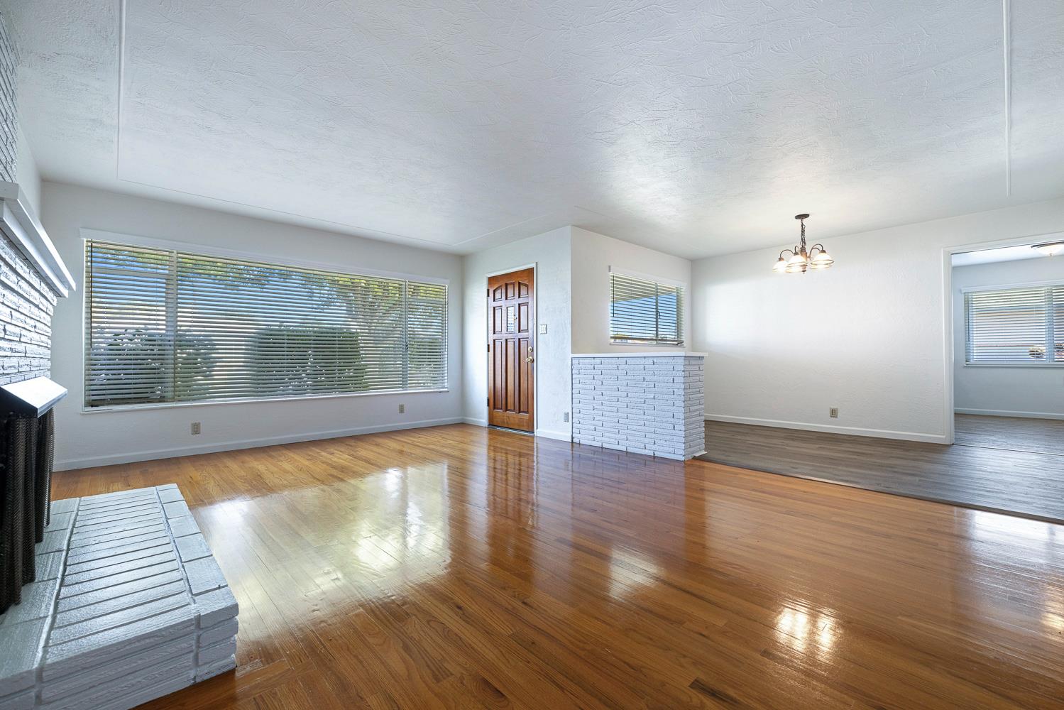 3476 E Redlands Ave, Fresno, CA 93726
