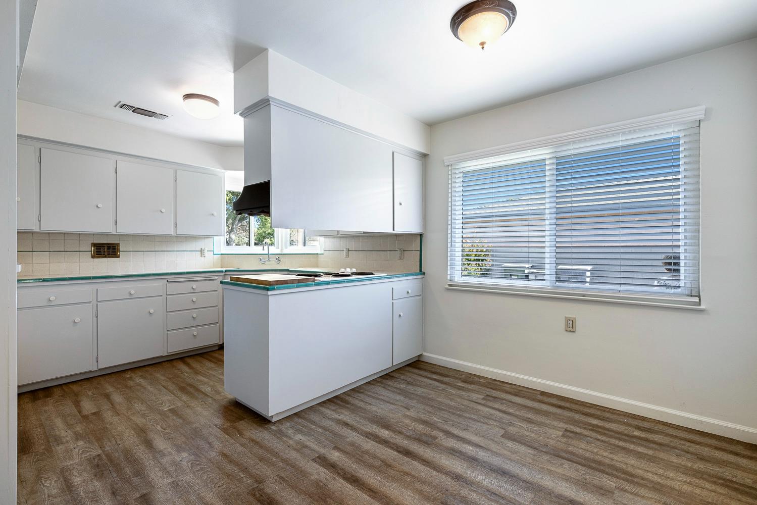 3476 E Redlands Ave, Fresno, CA 93726