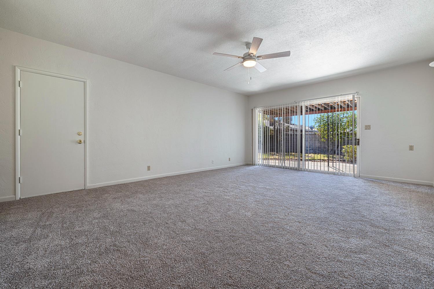 3476 E Redlands Ave, Fresno, CA 93726