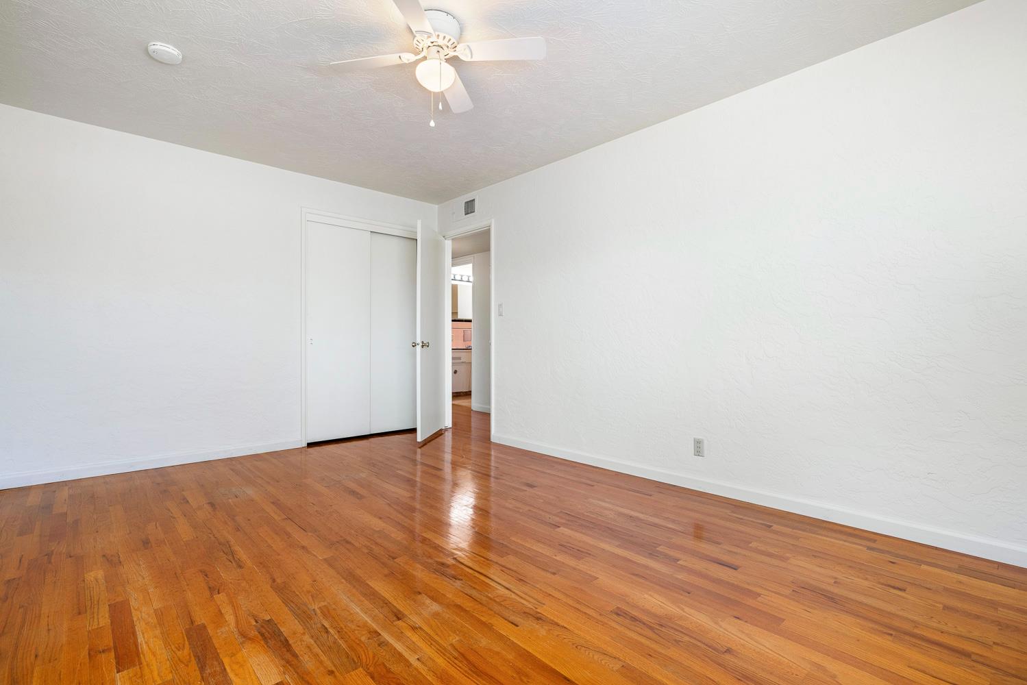 3476 E Redlands Ave, Fresno, CA 93726