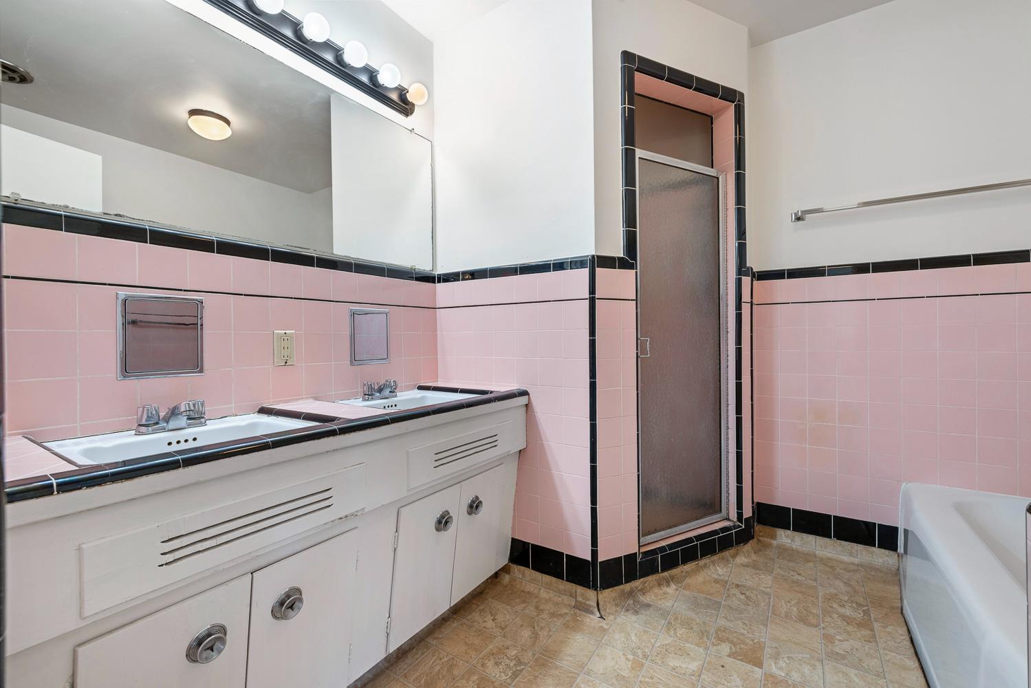 3476 E Redlands Ave, Fresno, CA 93726