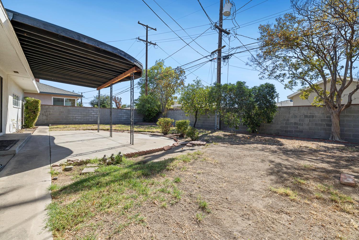 3476 E Redlands Ave, Fresno, CA 93726
