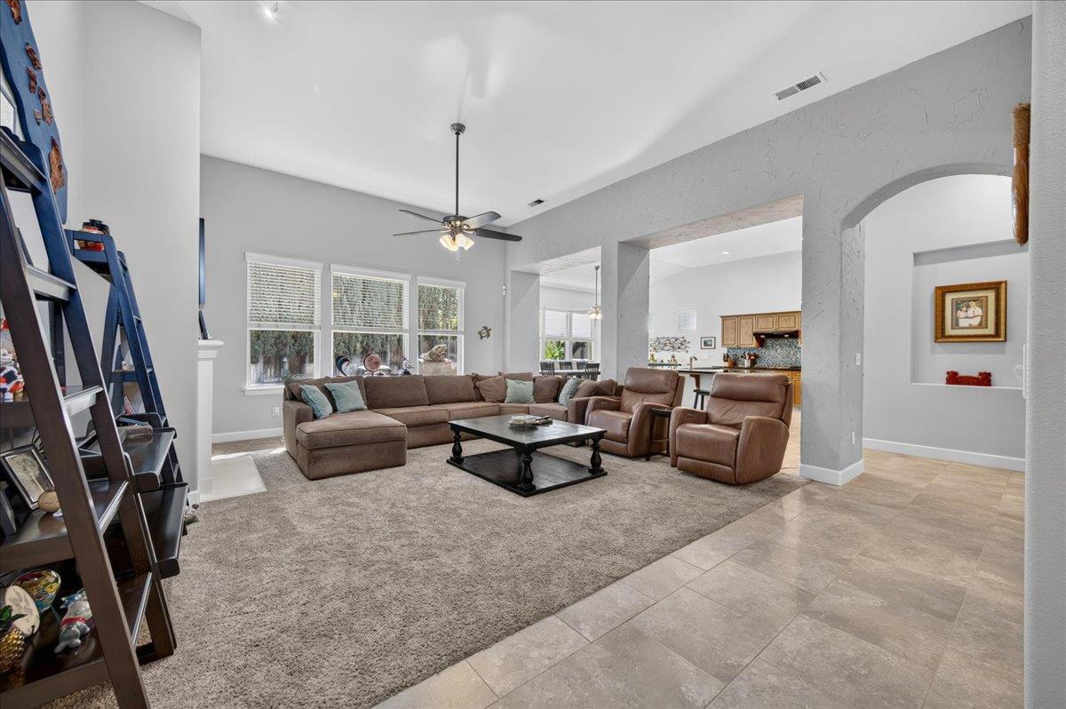 3144 Rall Ave, Clovis, CA 93619