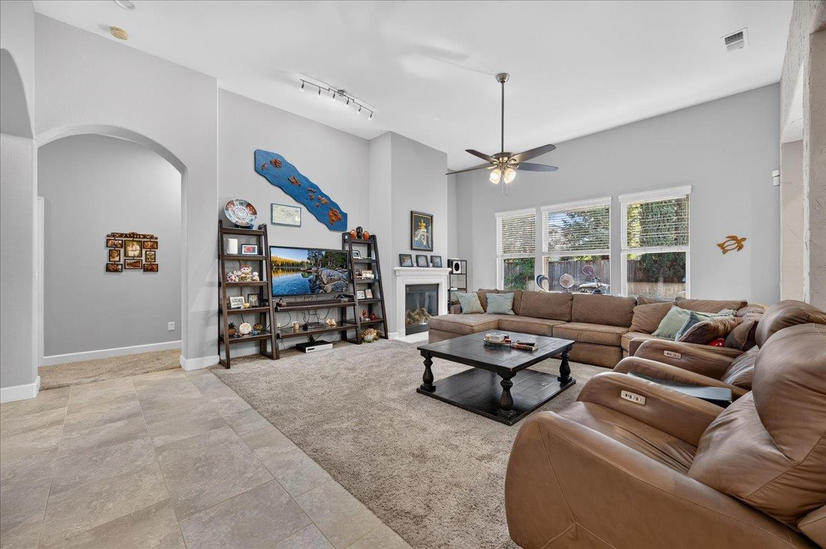3144 Rall Ave, Clovis, CA 93619