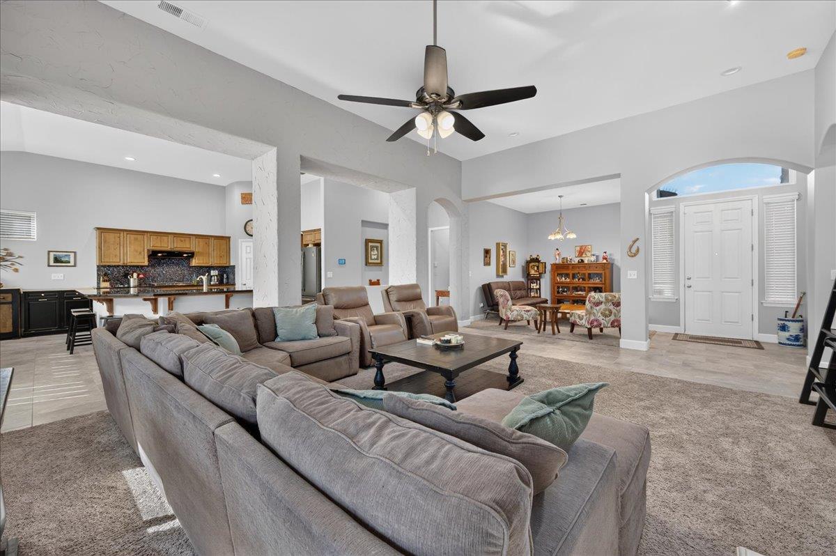 3144 Rall Ave, Clovis, CA 93619