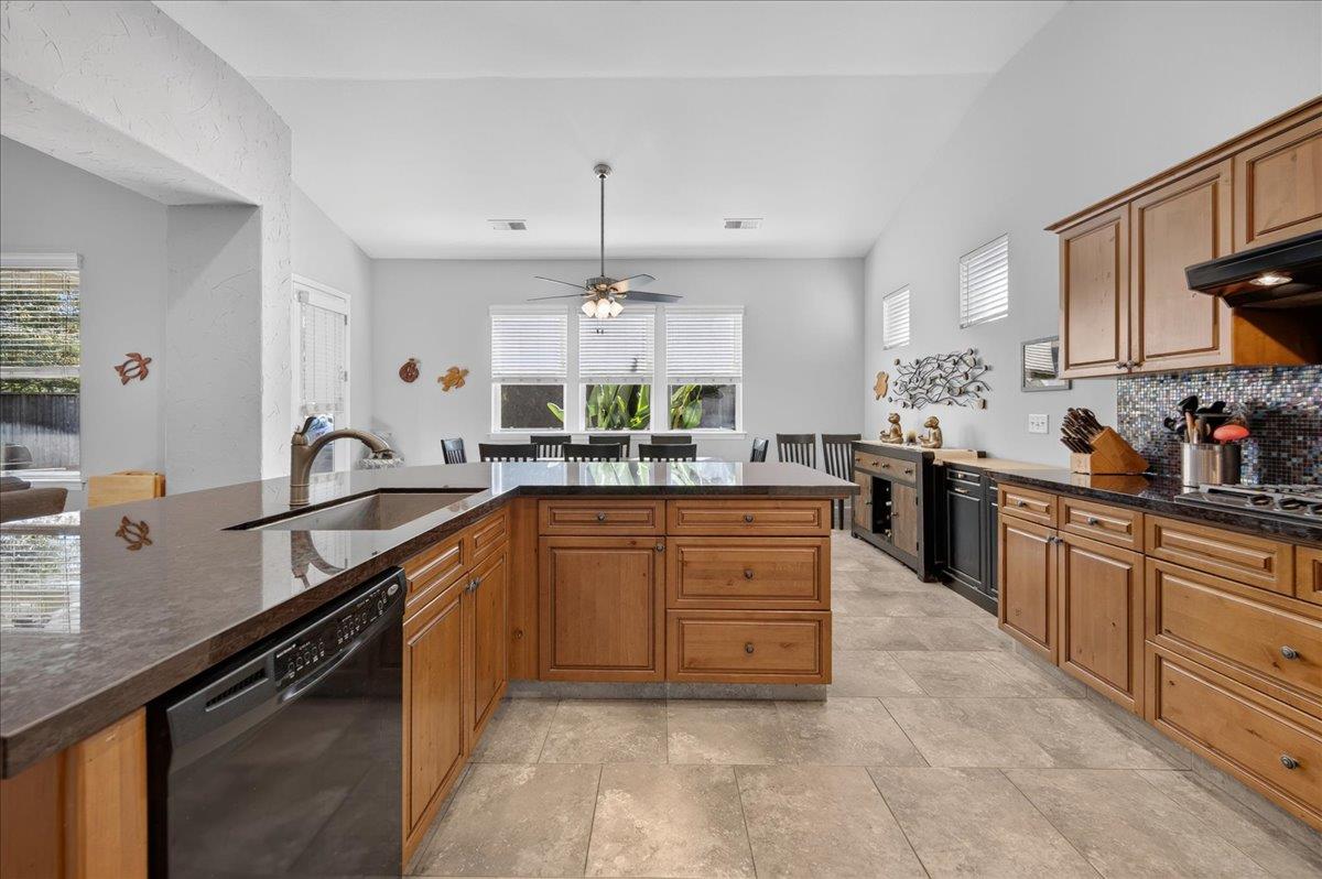 3144 Rall Ave, Clovis, CA 93619