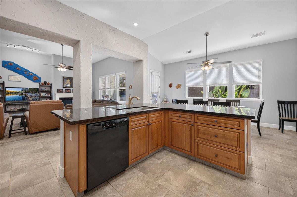 3144 Rall Ave, Clovis, CA 93619