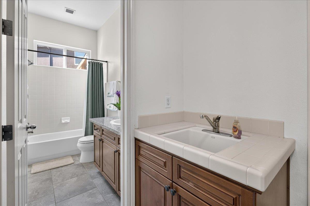 3144 Rall Ave, Clovis, CA 93619