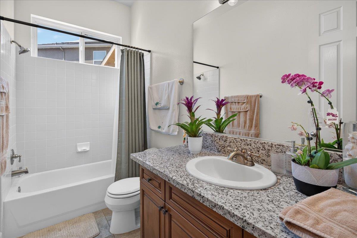 3144 Rall Ave, Clovis, CA 93619