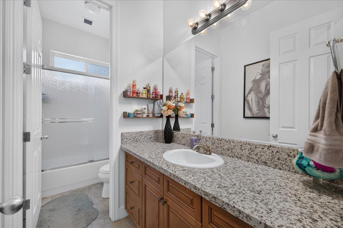 3144 Rall Ave, Clovis, CA 93619