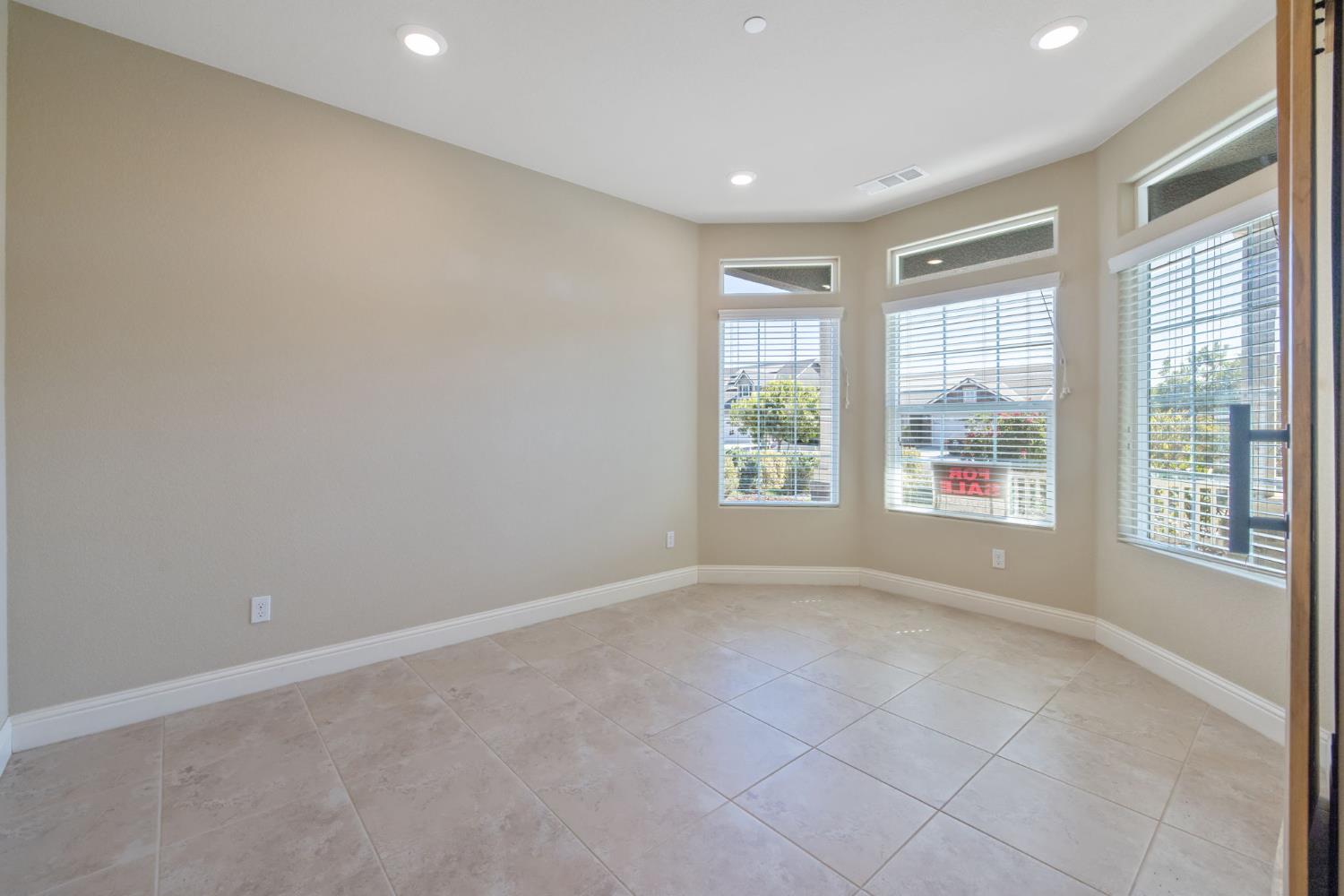 2521 N Fontana St, Visalia, CA 93291