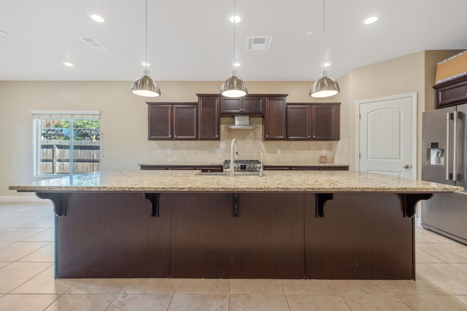 2521 N Fontana St, Visalia, CA 93291