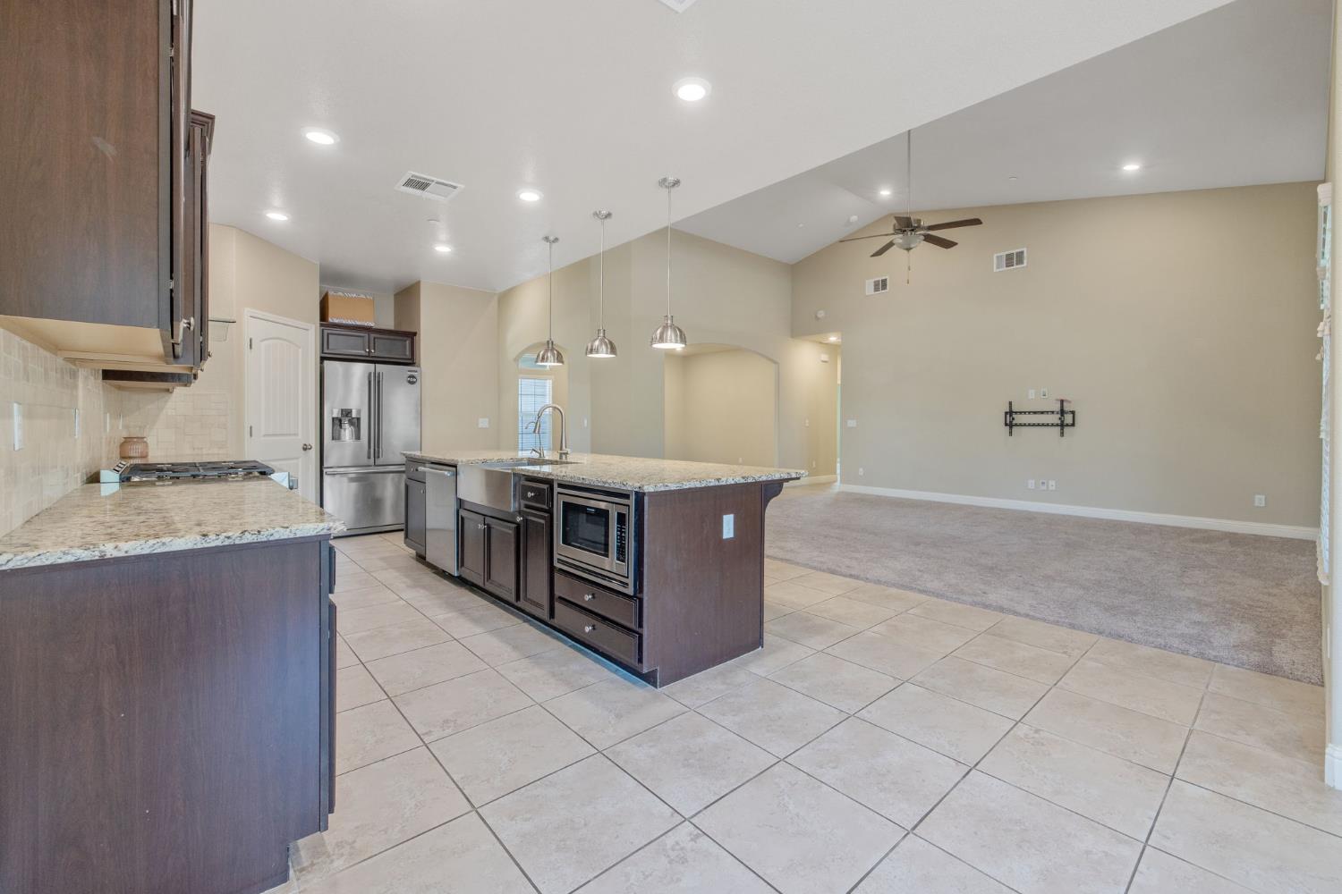 2521 N Fontana St, Visalia, CA 93291