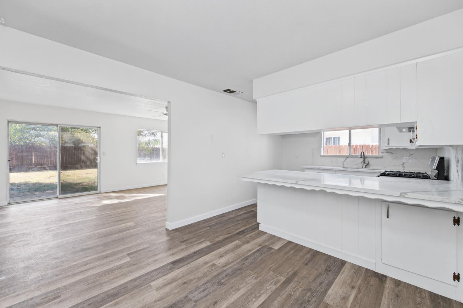 10129 Heath St, Hanford, CA 93230
