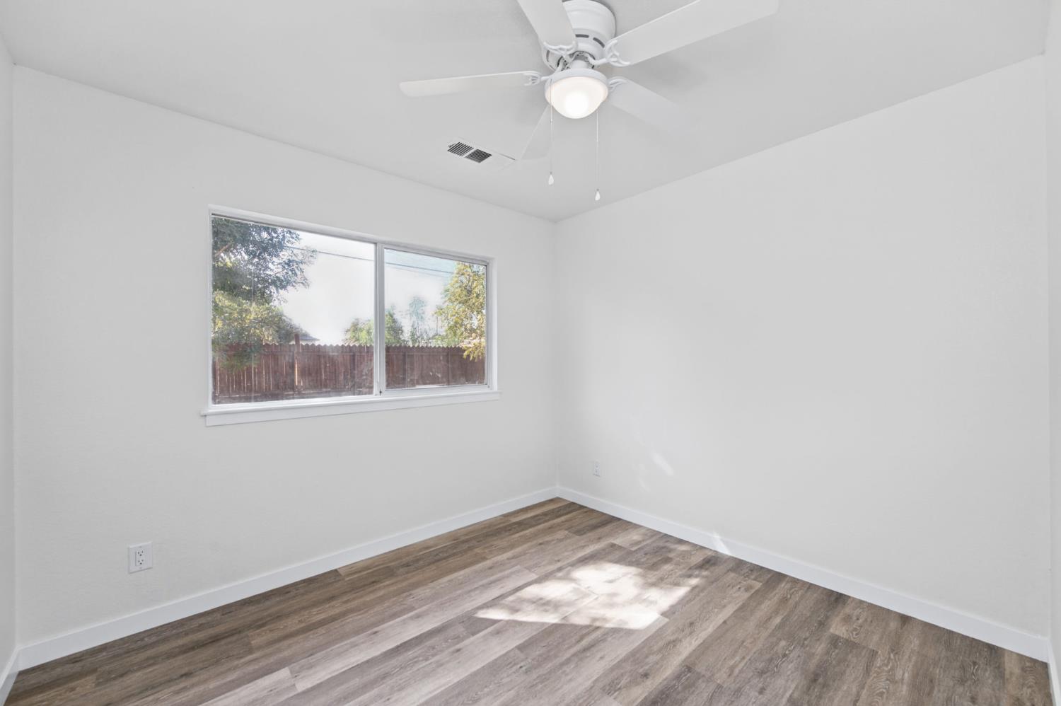 10129 Heath St, Hanford, CA 93230
